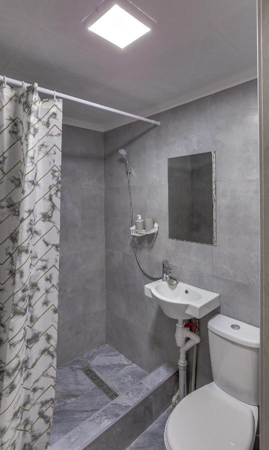 YourHouse на Розыбакиева Утепова Алмати Екстер'єр фото